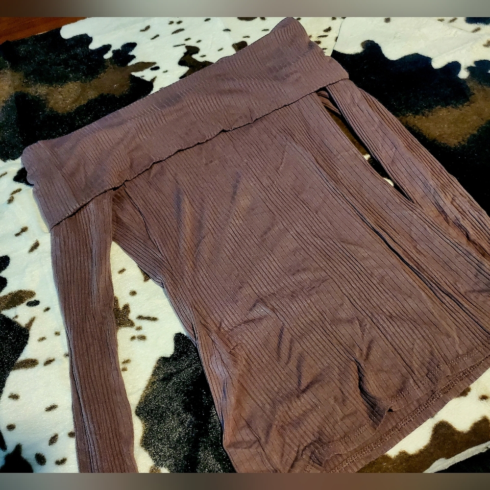 BKE Ribbed Off The Shoulder Top in Brown